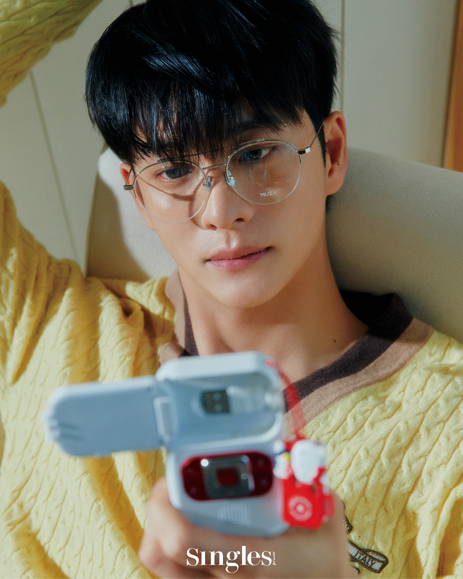 배우 강태오의 싱글즈 화보 이미지 감자연구소 이선빈 강태오. 강태오 화보, 이선빈 화보 